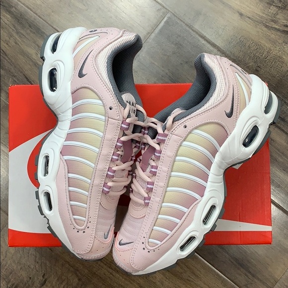 • NIKE W AIR MAX TAILWIND IV barely rose/smoke gre - Picture 4 of 16